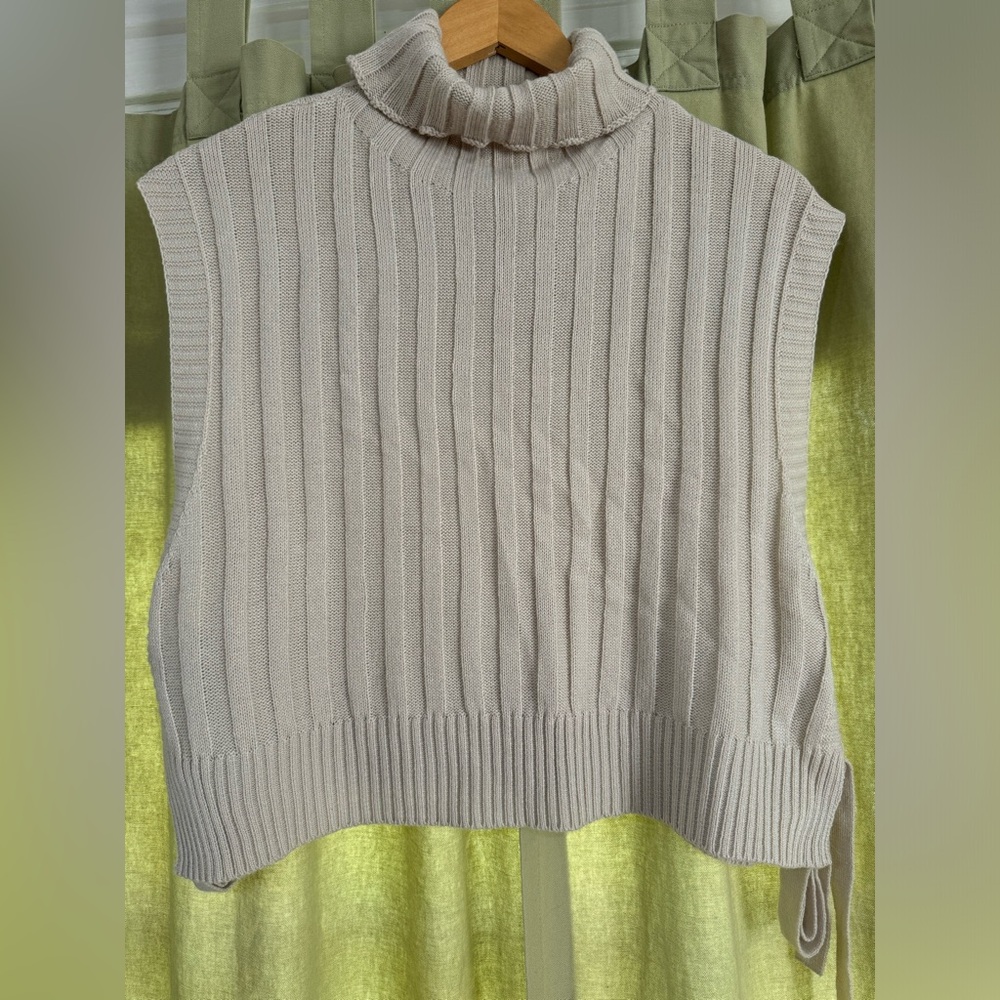 Turtle Neck Sleeveless Sweater